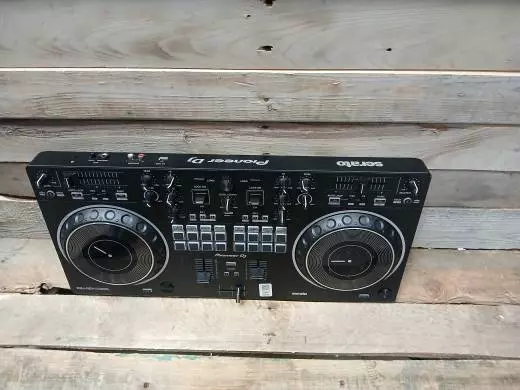 Pioneer DJ - DDJ-REV1 2