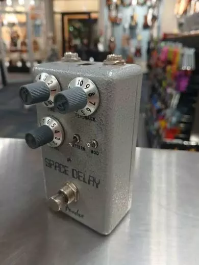 Fender - Space Delay Pedal 023-4577-000 2