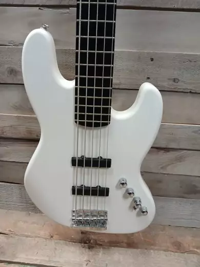 Squier Jazz Bass V Active 2