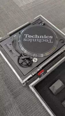 Technics - SL1200MK7 w/ CASE