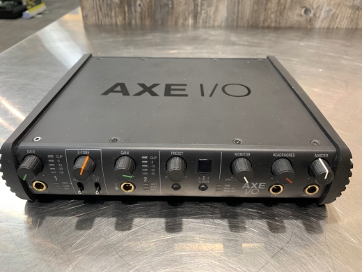 IK Multimedia - AXE I/O Audio Interface w/Guitar Tone Shaping