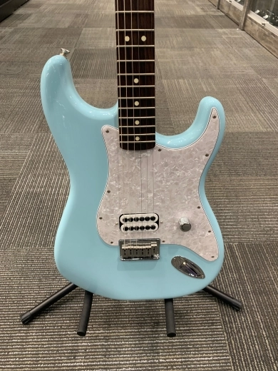 Fender - Limited Edition Tom Delonge Stratocaster Electric Guitar, Rosewood Fingerboard - Daphne Blue