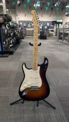 FENDER AM SRS STRAT  LH MPL 3-COLOR SUNB 2