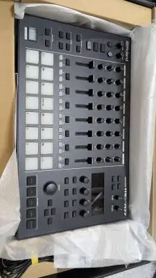 Roland - MC-707