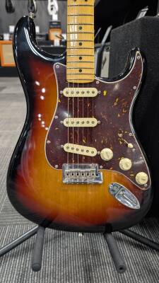 Store Special Product - FENDER AM PRO II STRAT MN 3TSB W/C