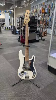FENDER PLAYER P-BASS P.F POLAR WHITE 2