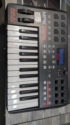 Akai MPK225 25-Key Semi-weighted Keyboard Controller