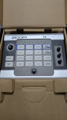 Zoom V3 Multi-effects Vocal Processor | Long & McQuade