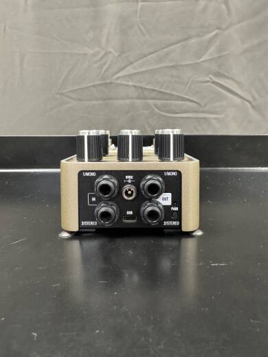 Universal Audio Golden Reverberator Stereo Effects Pedal