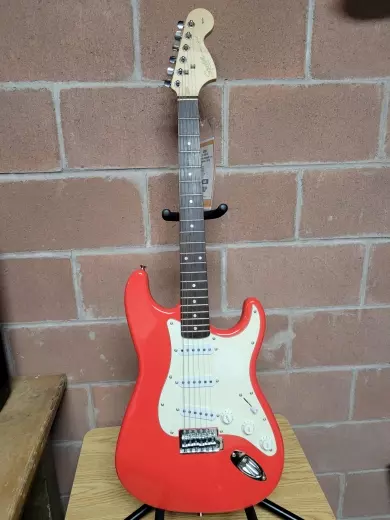 Squier - Affinity Series Stratocaster, Race Red