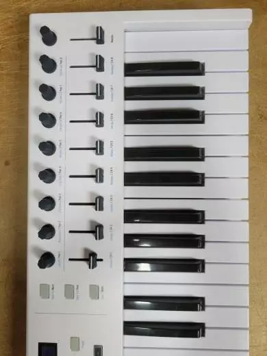 Arturia - Keylab Essential 49 Controller 2