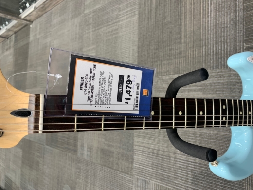 Fender - Limited Edition Tom Delonge Stratocaster Electric Guitar, Rosewood Fingerboard - Daphne Blue 2