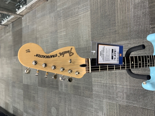 Fender - Limited Edition Tom Delonge Stratocaster Electric Guitar, Rosewood Fingerboard - Daphne Blue 3