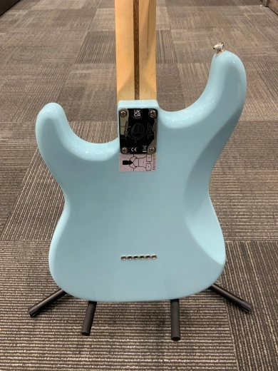 Fender - Limited Edition Tom Delonge Stratocaster Electric Guitar, Rosewood Fingerboard - Daphne Blue 4