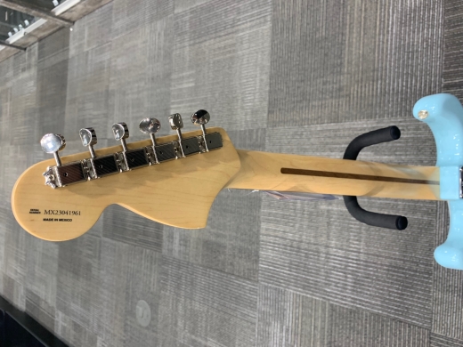 Fender - Limited Edition Tom Delonge Stratocaster Electric Guitar, Rosewood Fingerboard - Daphne Blue 5
