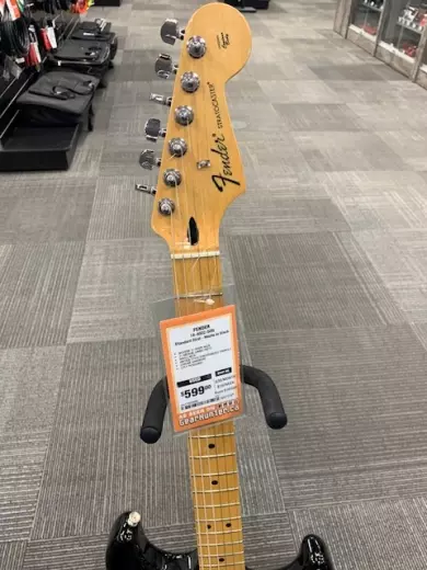 Fender - Standard Strat - Maple in Black 2