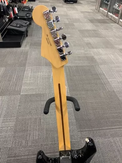 Fender - Standard Strat - Maple in Black 4