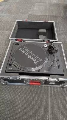 Technics - SL1200MK7 w/ CASE