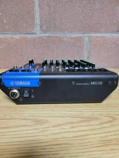 Yamaha - MG 10-Channel Mixing Console 2