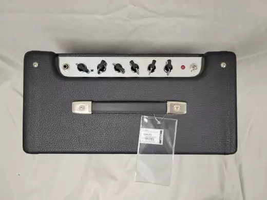 Fender - Blues Junior Guitar Amp 2