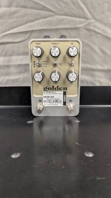 Universal Audio Golden Reverberator Stereo Effects Pedal