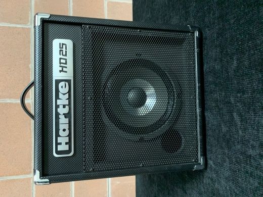 Hartke HD25 汲み取っ ベースアンプ 25W