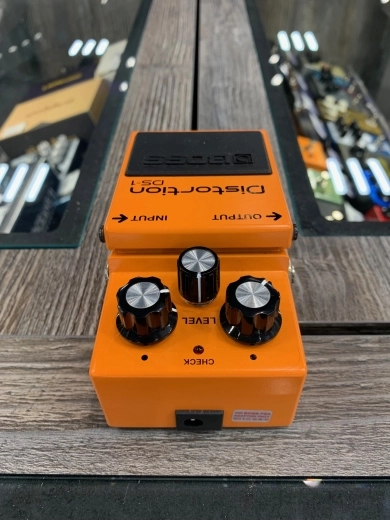 BOSS - DS1 Distortion Pedal 2