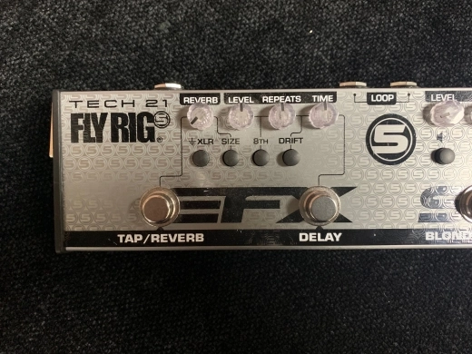 Tech 21 - Fly Rig 5 v2 SansAmp Multi Effects Pedal 2