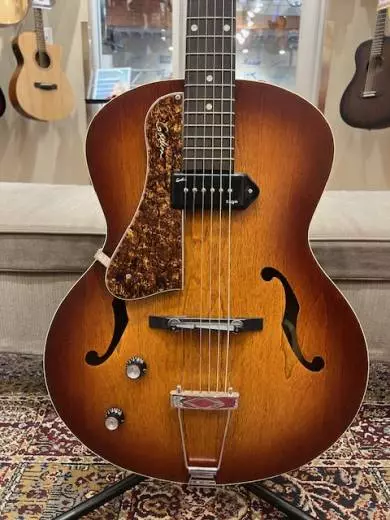 Godin 5th Ave Kingpin P90 LEFT HANDED Cognac Burst 2