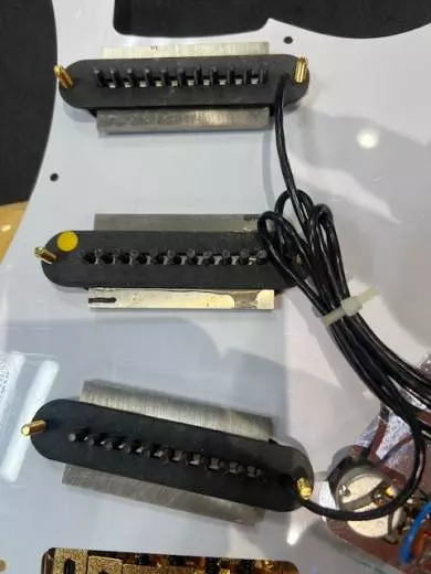 Carvin Strat Style Left-Handed w/ Hard-Case 2