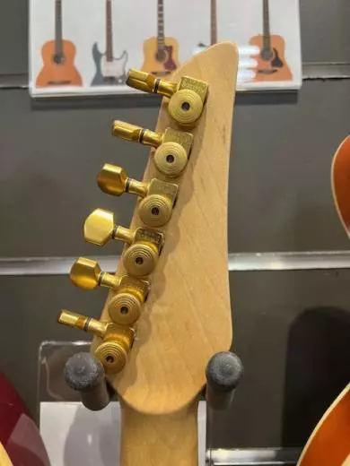 Carvin Strat Style Left-Handed w/ Hard-Case 2