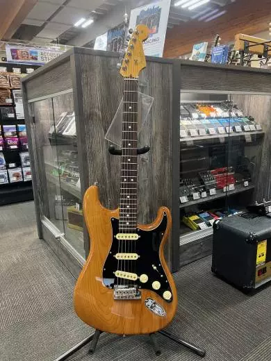 Fender AM Pro II Strat RW Roasted Pine w/ case