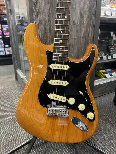 Fender AM Pro II Strat RW Roasted Pine w/ case 2