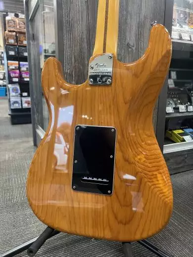 Fender AM Pro II Strat RW Roasted Pine w/ case 2