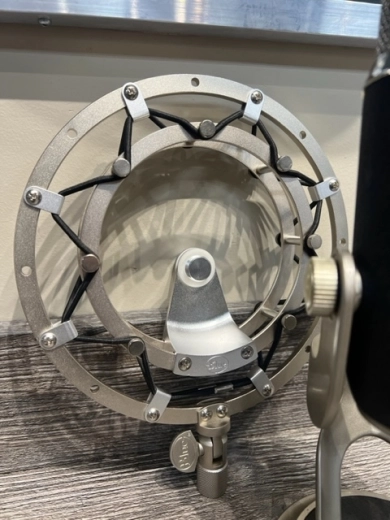 Blue Yeti Pro USB/Analog Microphone w/ Shockmount 2