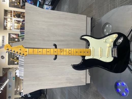 Fender American Pro II Stratocaster MN BLK w/ Hardshell Case