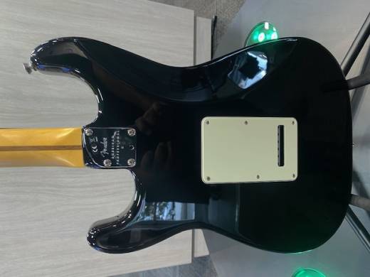 Fender American Pro II Stratocaster MN BLK w/ Hardshell Case 5