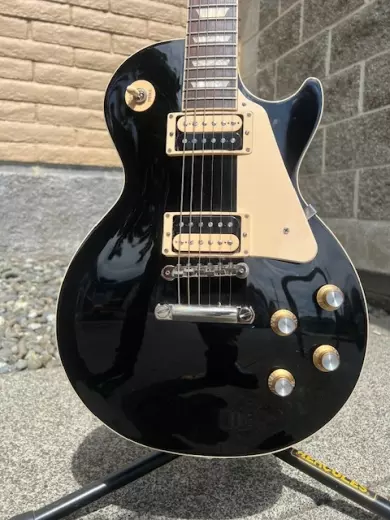 Gibson Les Paul Classic Ebony w/ case 2