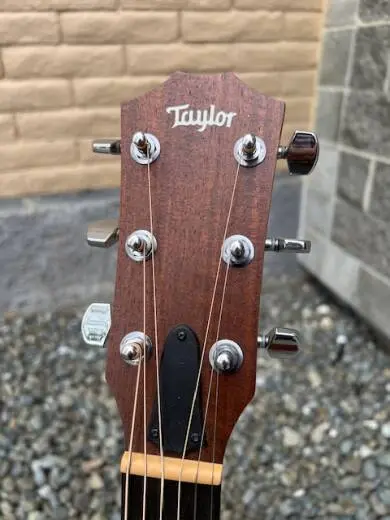 Taylor Guitars - ACADEMY 10E V2 2