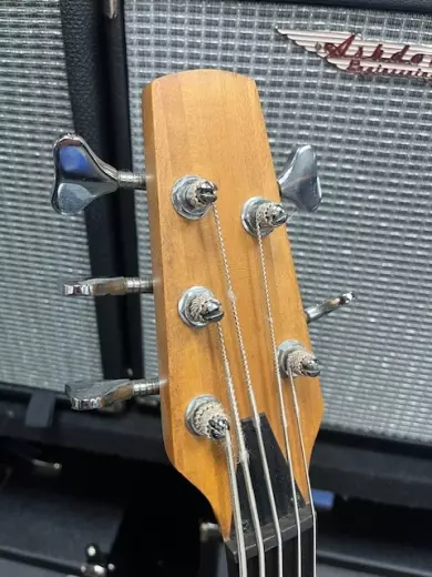 LARRIVEE BASS GUITAR 4