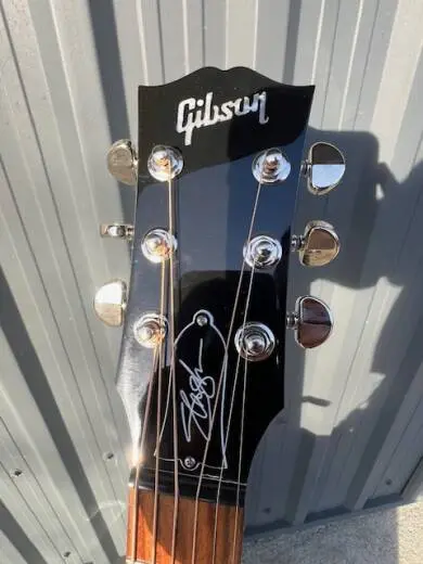 Gibson Slash J-45 - November Burst 2