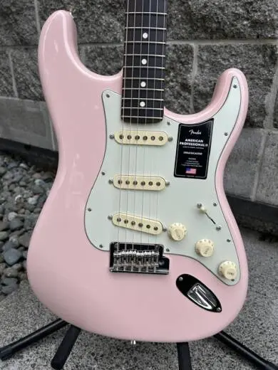 Fender Limited Edition American Professional II Stratocaster, Rosewood Fingerboard - Shell Pink 2