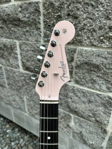Fender Limited Edition American Professional II Stratocaster, Rosewood Fingerboard - Shell Pink 2
