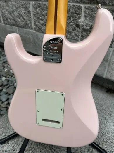 Fender Limited Edition American Professional II Stratocaster, Rosewood Fingerboard - Shell Pink 2