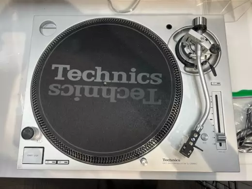 Technics - SL1200MK7 2