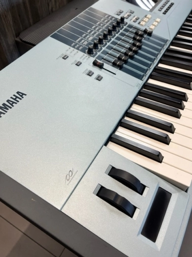 Yamaha - MOTIF XS8 2