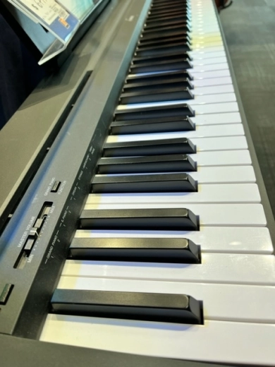 Yamaha - P45 B 2