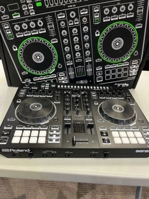 Roland - DJ-505 Serato DJ Controller