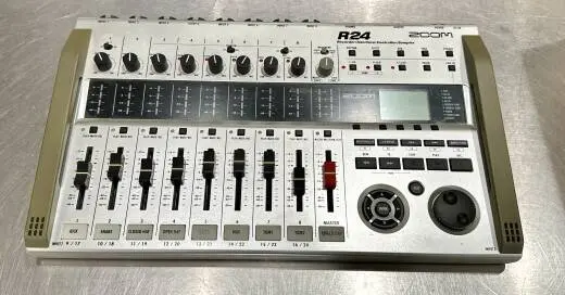 Zoom - R24