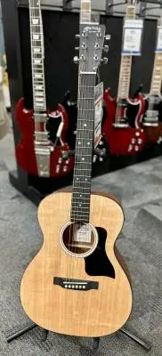 Martin Guitars - 000JR-10